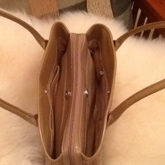 Handbag - Picture 2 of 4